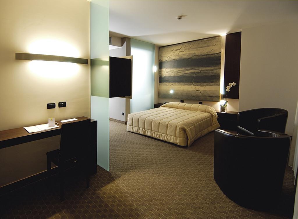 Bes Hotel Cremona Soncino Kültér fotó
